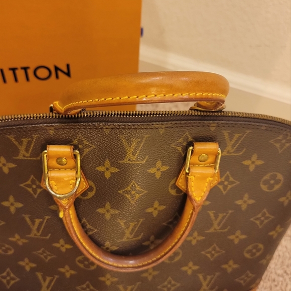 Louis Vuitton Monogram Alma - Picture 11 of 15